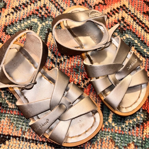 Salt Water Sandals by Hoy girl 9 pewter - Picture 1 of 3